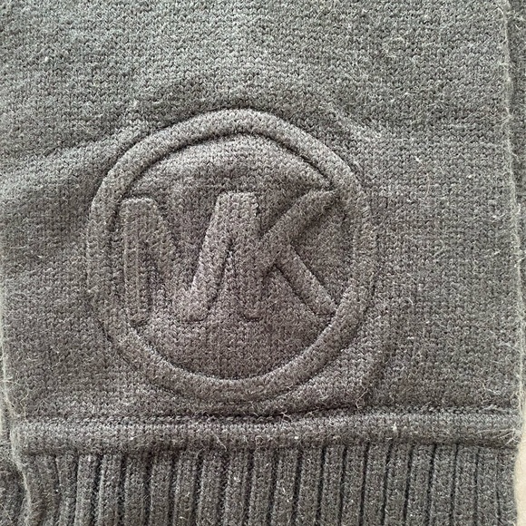 *New* Michael Kors Black Scarf - Picture 2 of 3